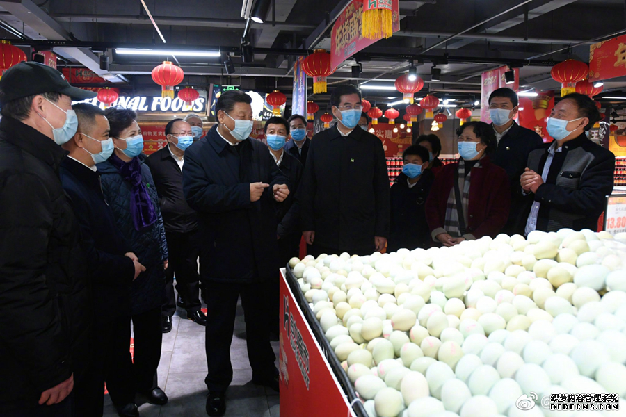 习近平在贵阳考察超市和社区